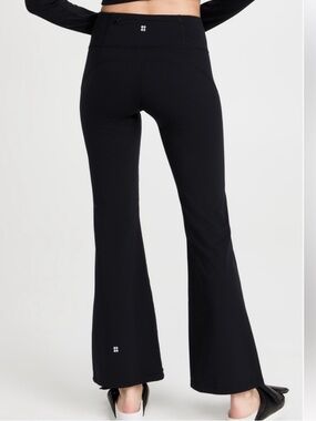 Sweaty Betty Power Kick Flare Size Small in Black Like New Condition